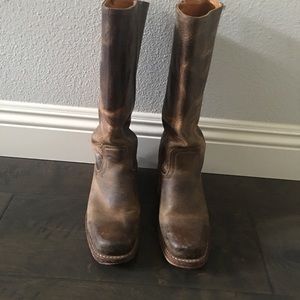 Frye Campus, size 7